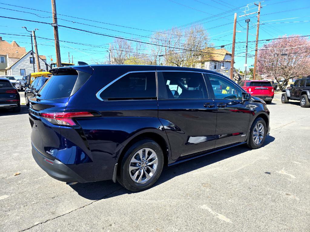 2021 Toyota Sienna Image 4