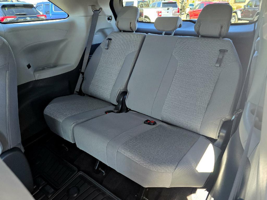 2021 Toyota Sienna Image 12