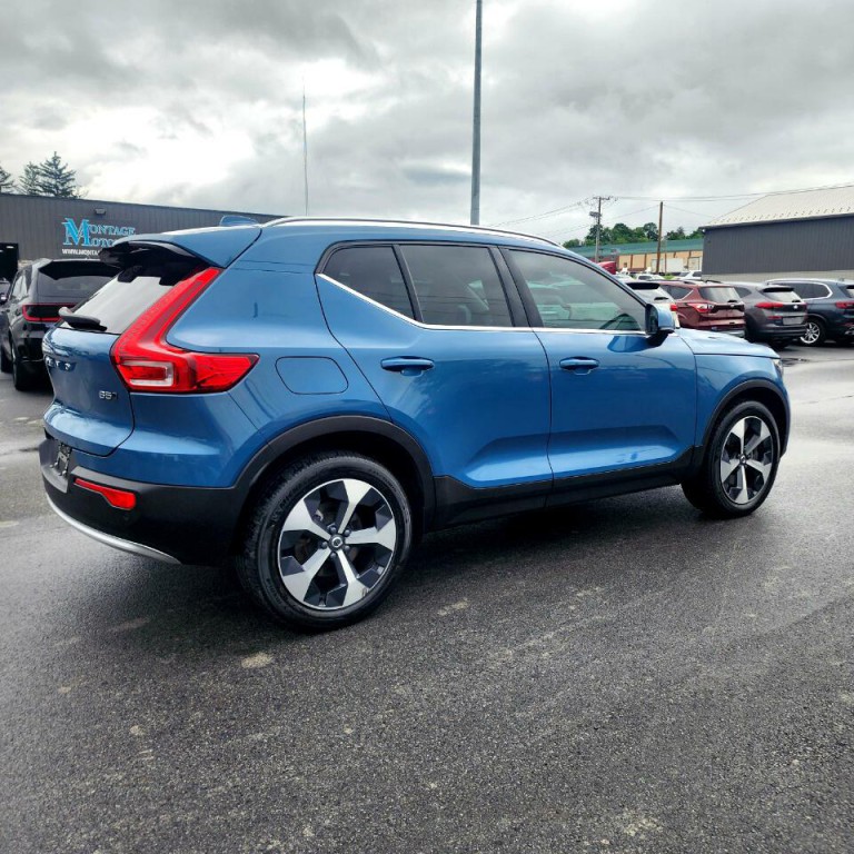2023 Volvo XC40 Image 4