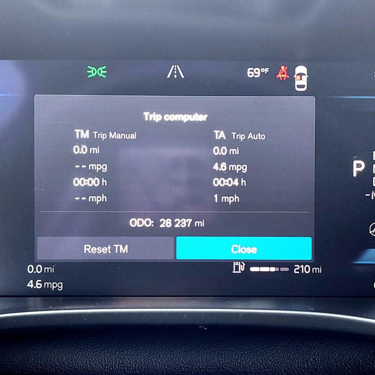 2023 Volvo XC40 Image 7