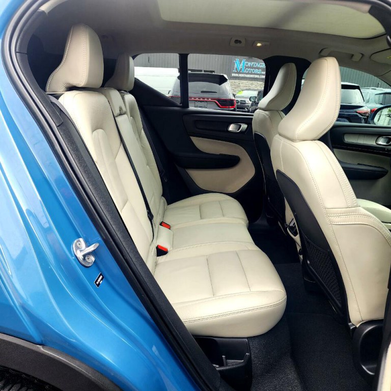 2023 Volvo XC40 Image 13