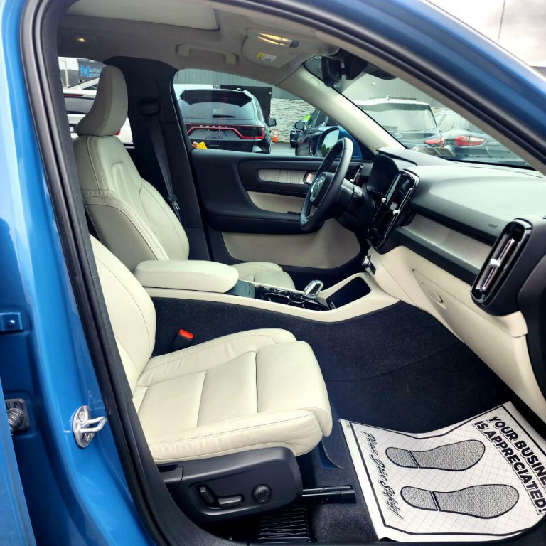 2023 Volvo XC40 Image 14