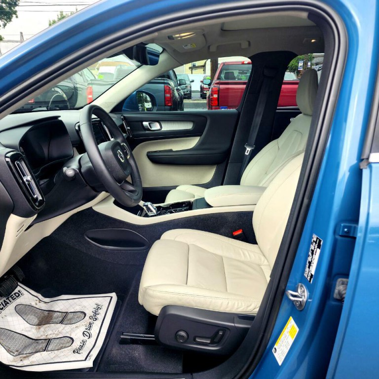 2023 Volvo XC40 Image 15