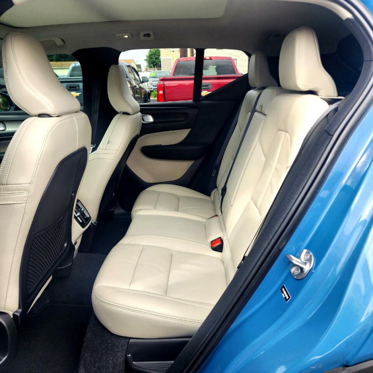 2023 Volvo XC40 Image 16