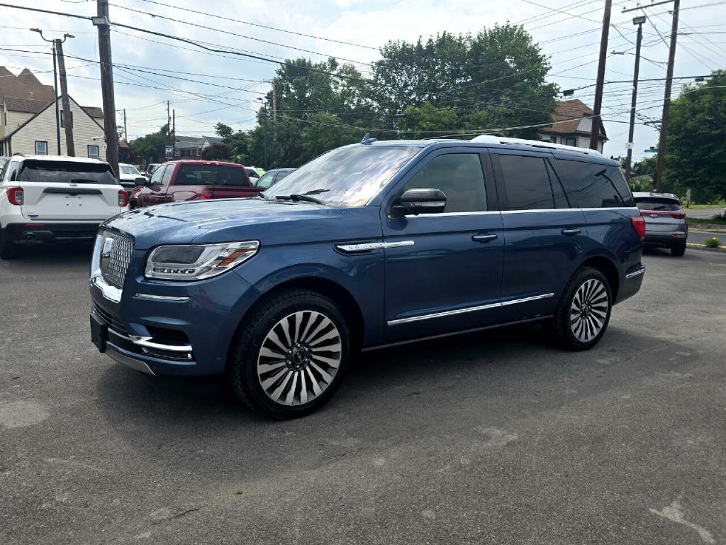 2020 Lincoln Navigator Image 2