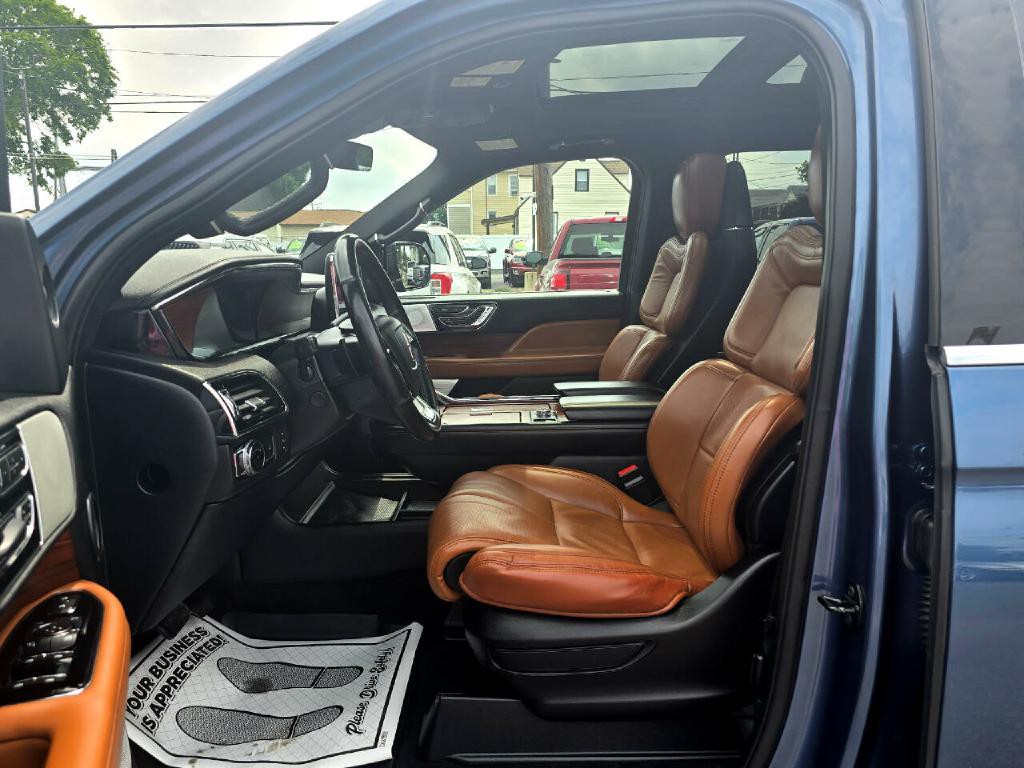 2020 Lincoln Navigator Image 12