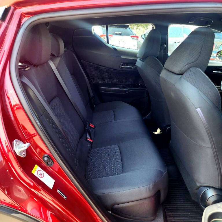 2018 Toyota C-HR Image 11