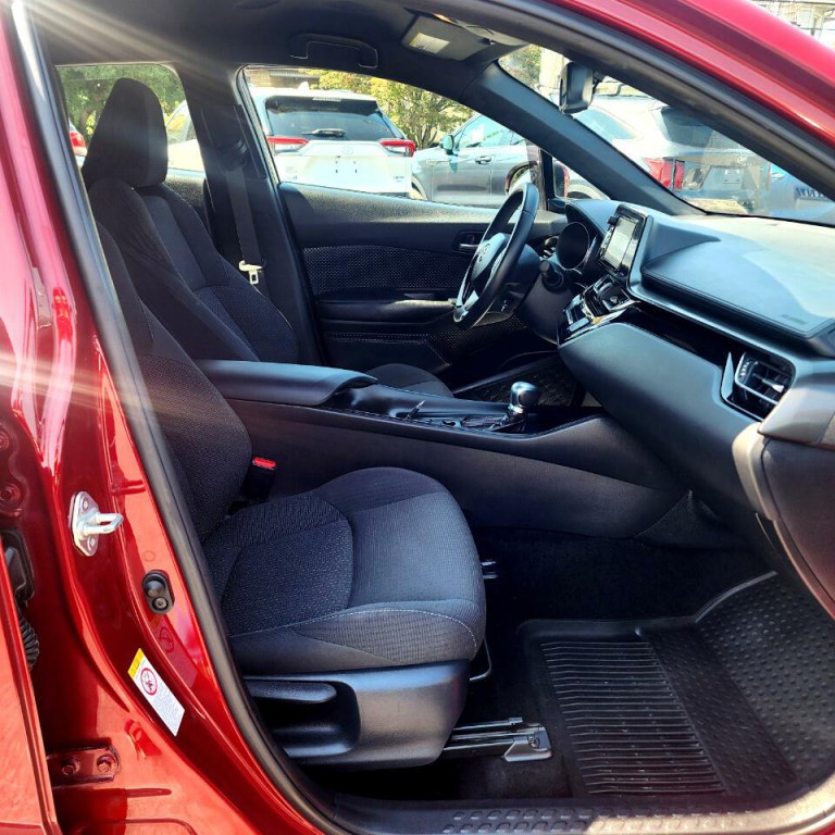 2018 Toyota C-HR Image 12