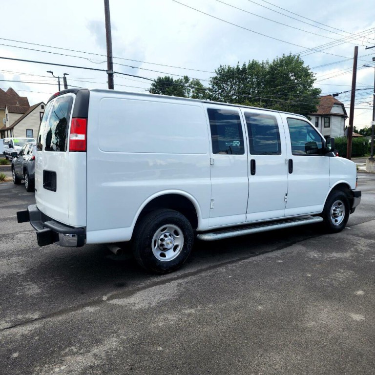 2023 Chevrolet Express Image 4