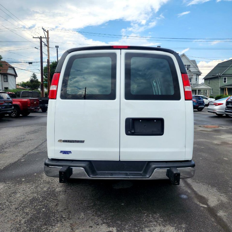 2023 Chevrolet Express Image 17