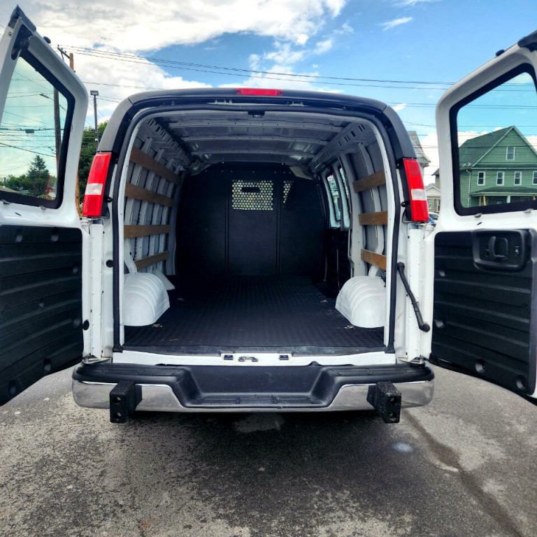 2023 Chevrolet Express Image 18