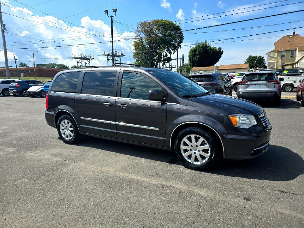 2016 Chrysler Town & Country Image 5