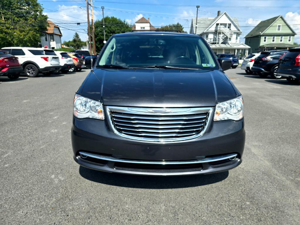 2016 Chrysler Town & Country Image 21