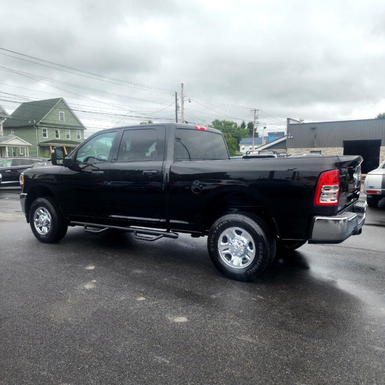2024 RAM 2500 Image 3