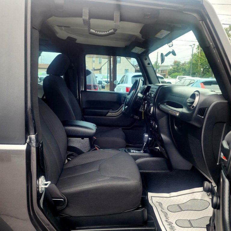 2017 Jeep Wrangler Image 11
