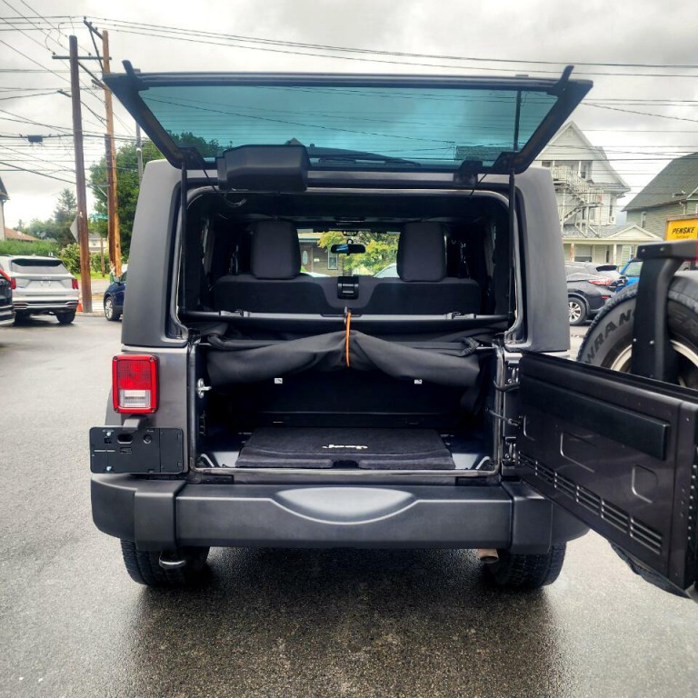 2017 Jeep Wrangler Image 17