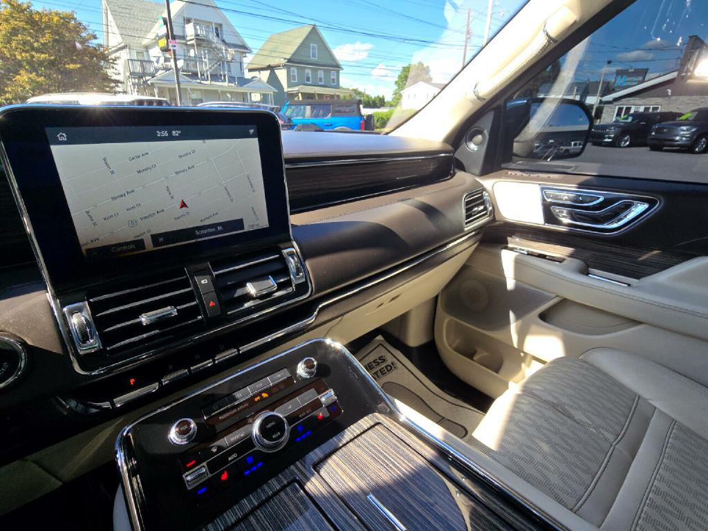 2020 Lincoln Navigator Image 12