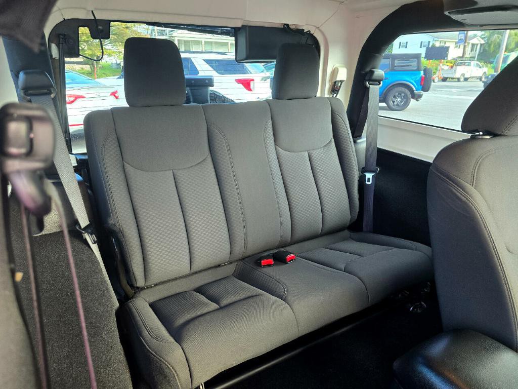 2016 Jeep Wrangler Image 12