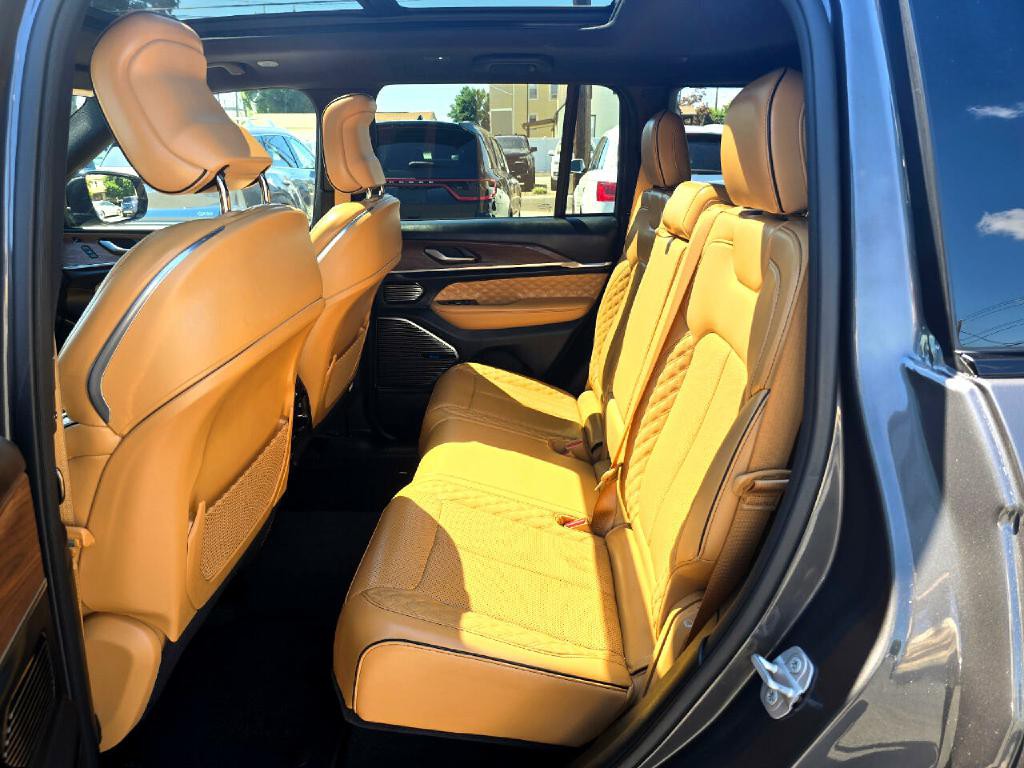 2023 Jeep Grand Cherokee Image 12