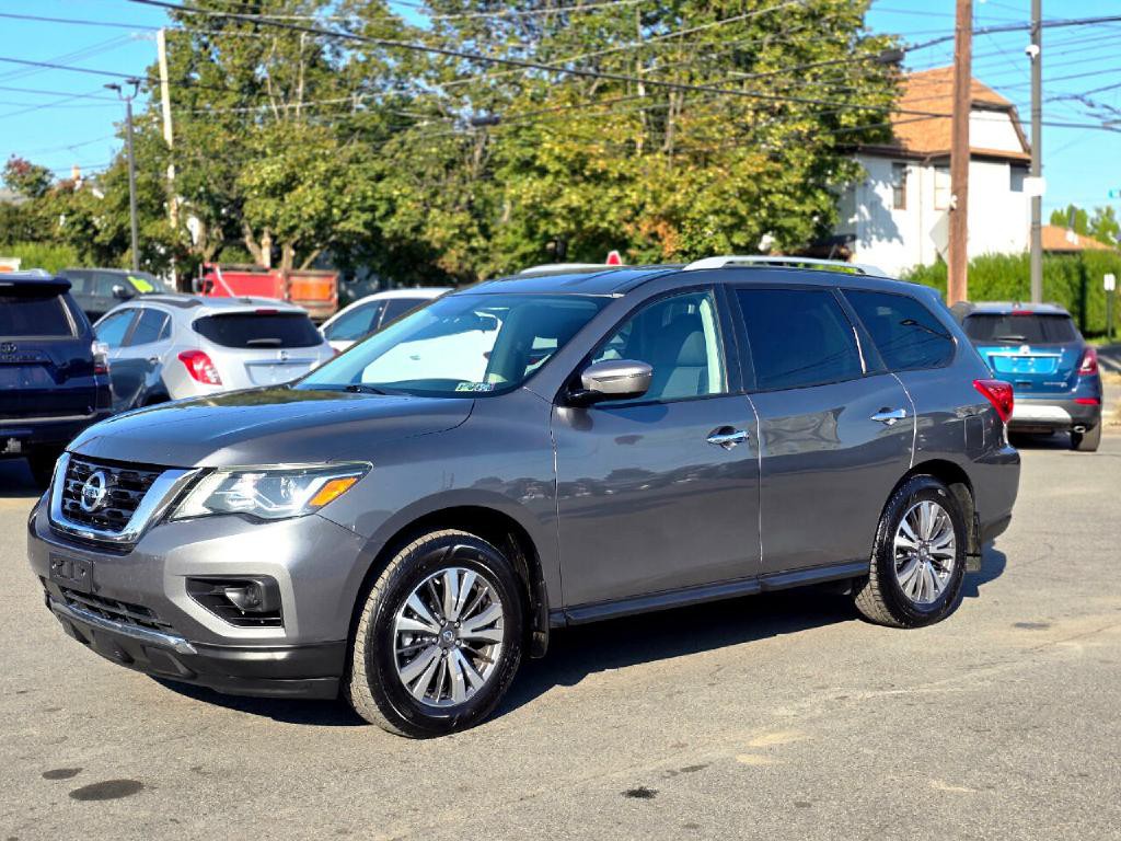 2017 Nissan Pathfinder Image 2