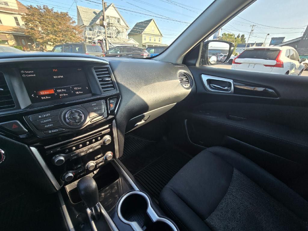 2017 Nissan Pathfinder Image 10