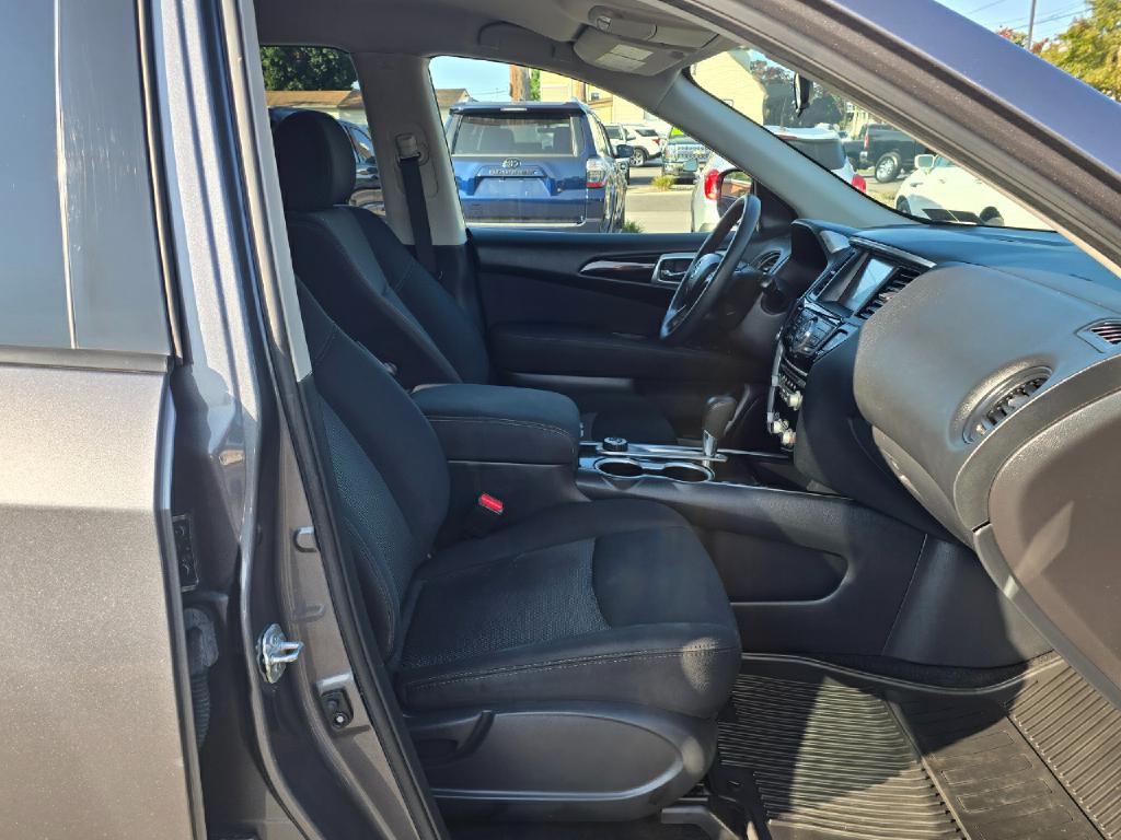 2017 Nissan Pathfinder Image 16