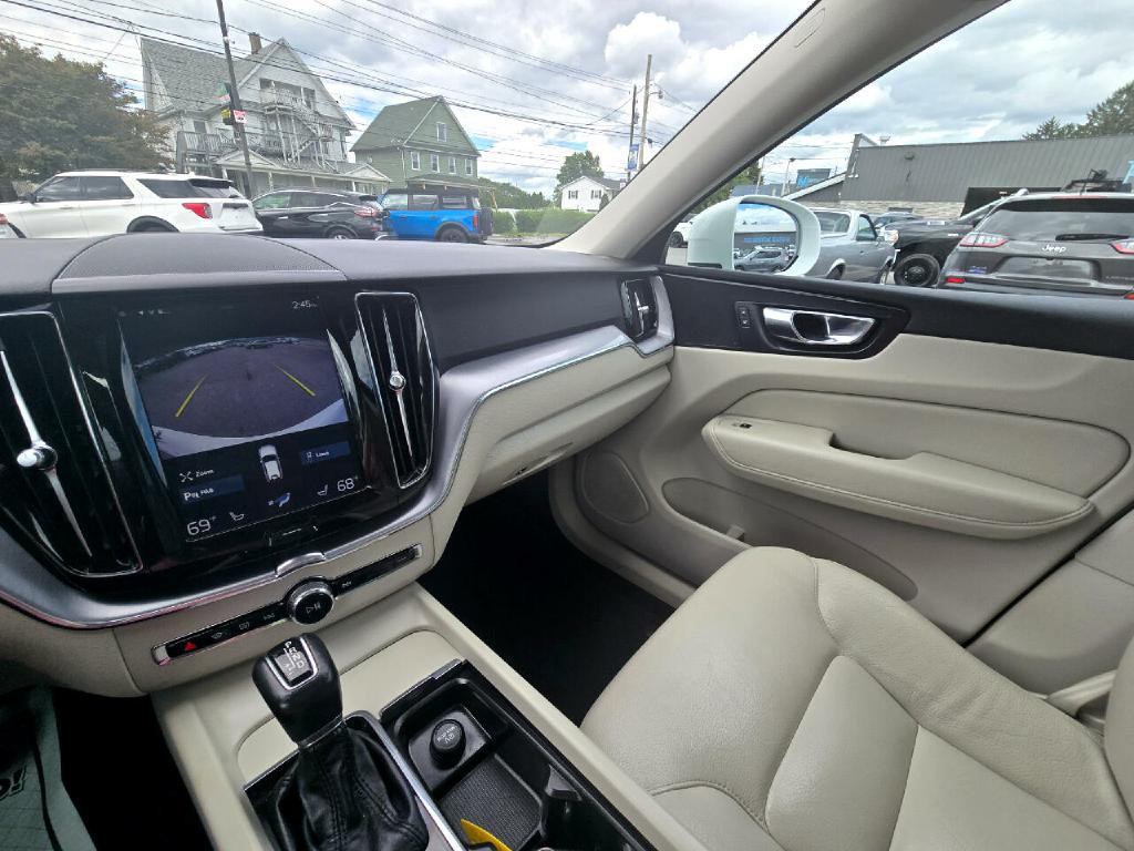 2020 Volvo XC60 Image 10