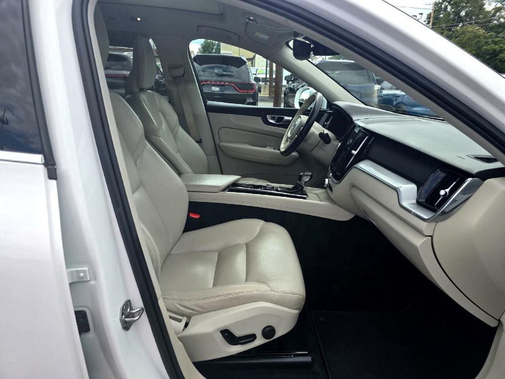 2020 Volvo XC60 Image 15
