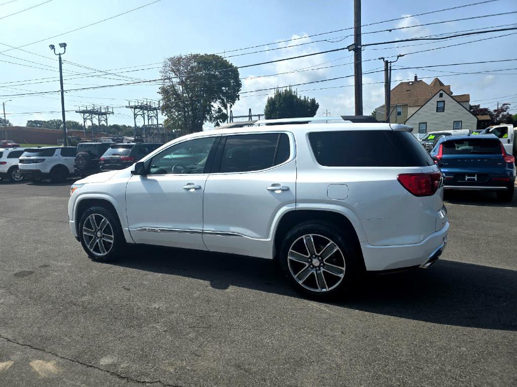 2017 GMC Acadia Image 3