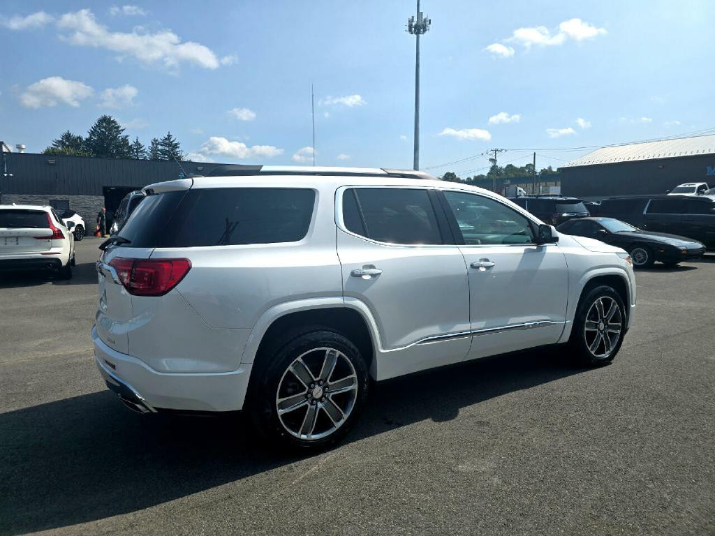 2017 GMC Acadia Image 4