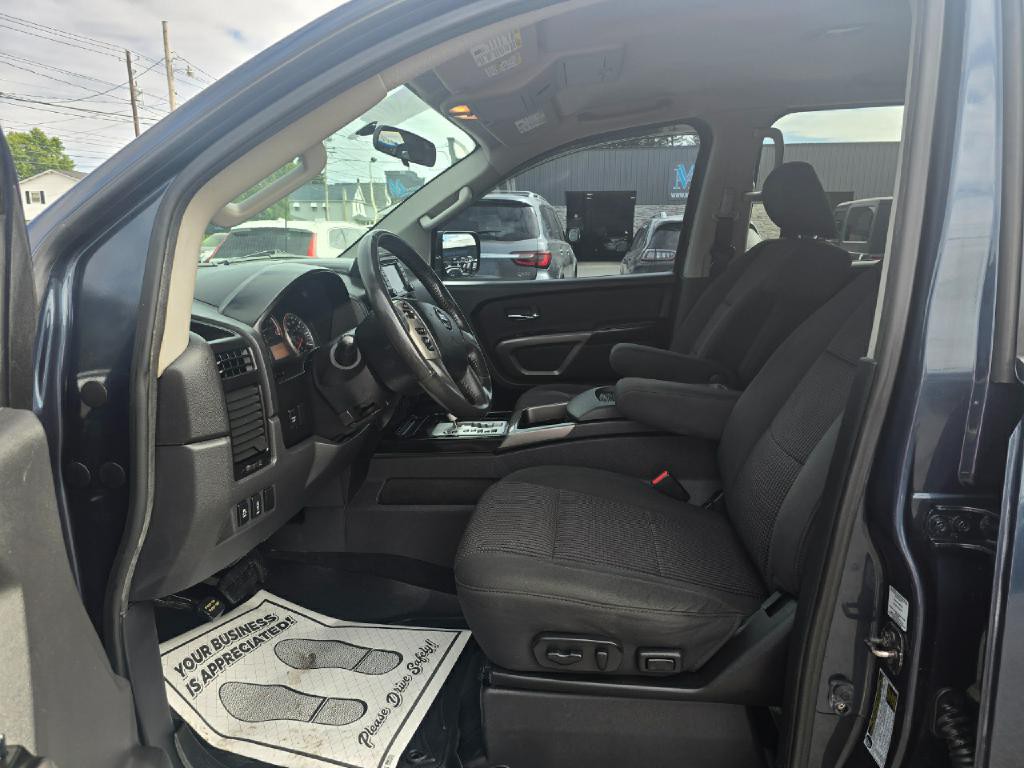 2015 Nissan Titan Image 11
