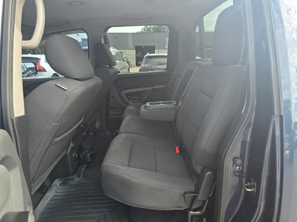 2015 Nissan Titan Image 12