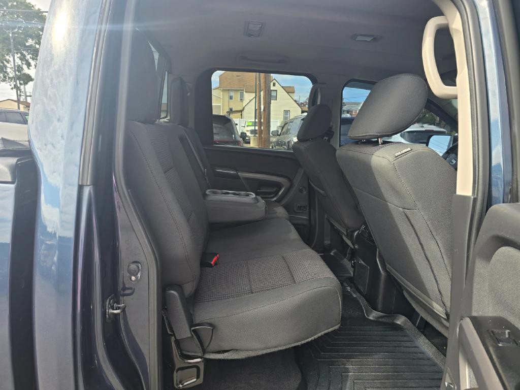 2015 Nissan Titan Image 13