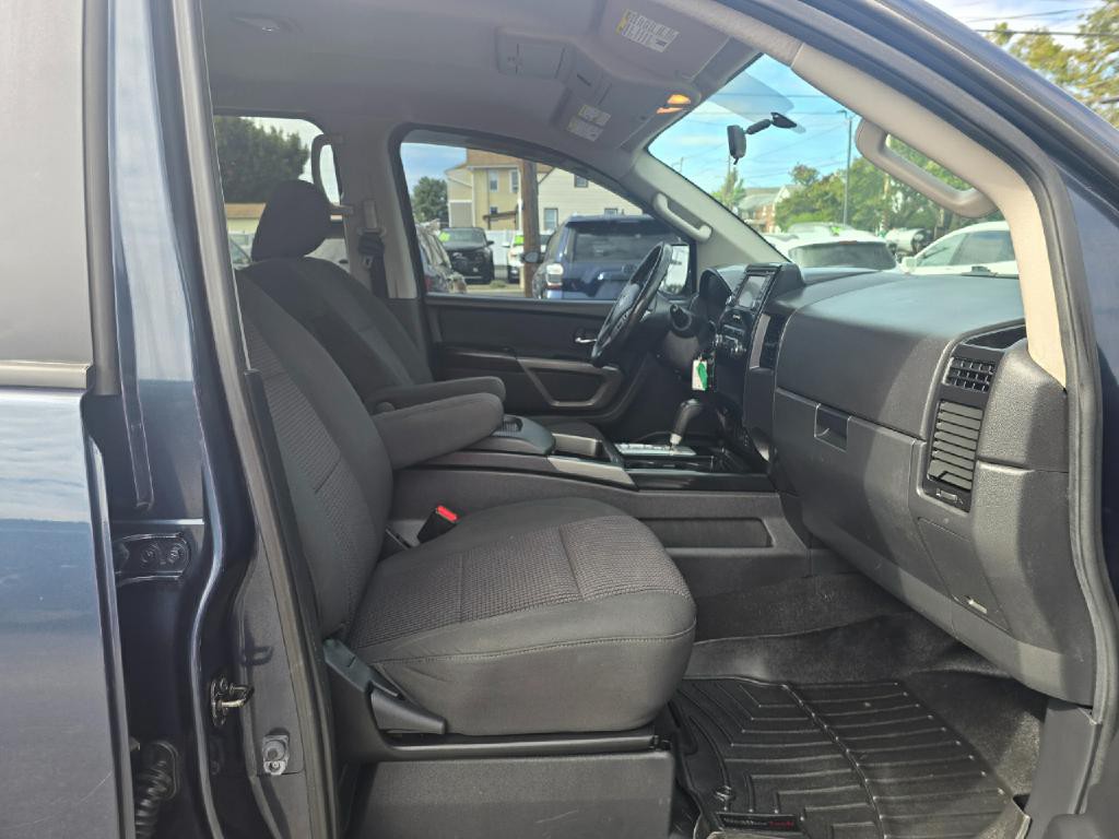 2015 Nissan Titan Image 14