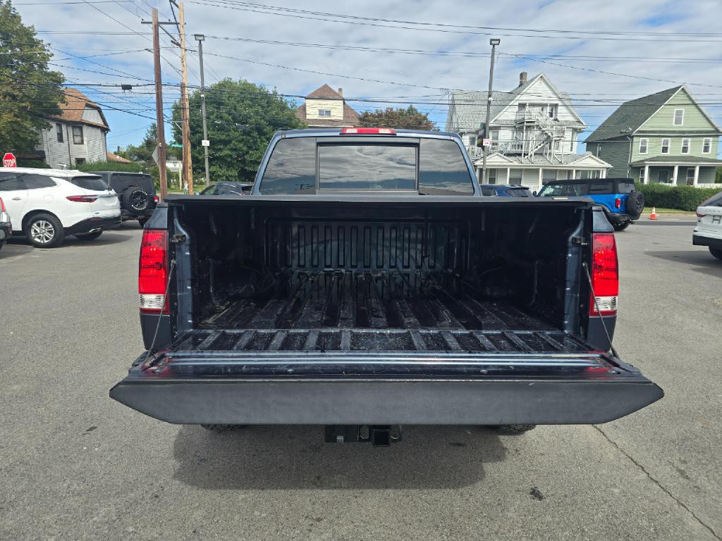 2015 Nissan Titan Image 16
