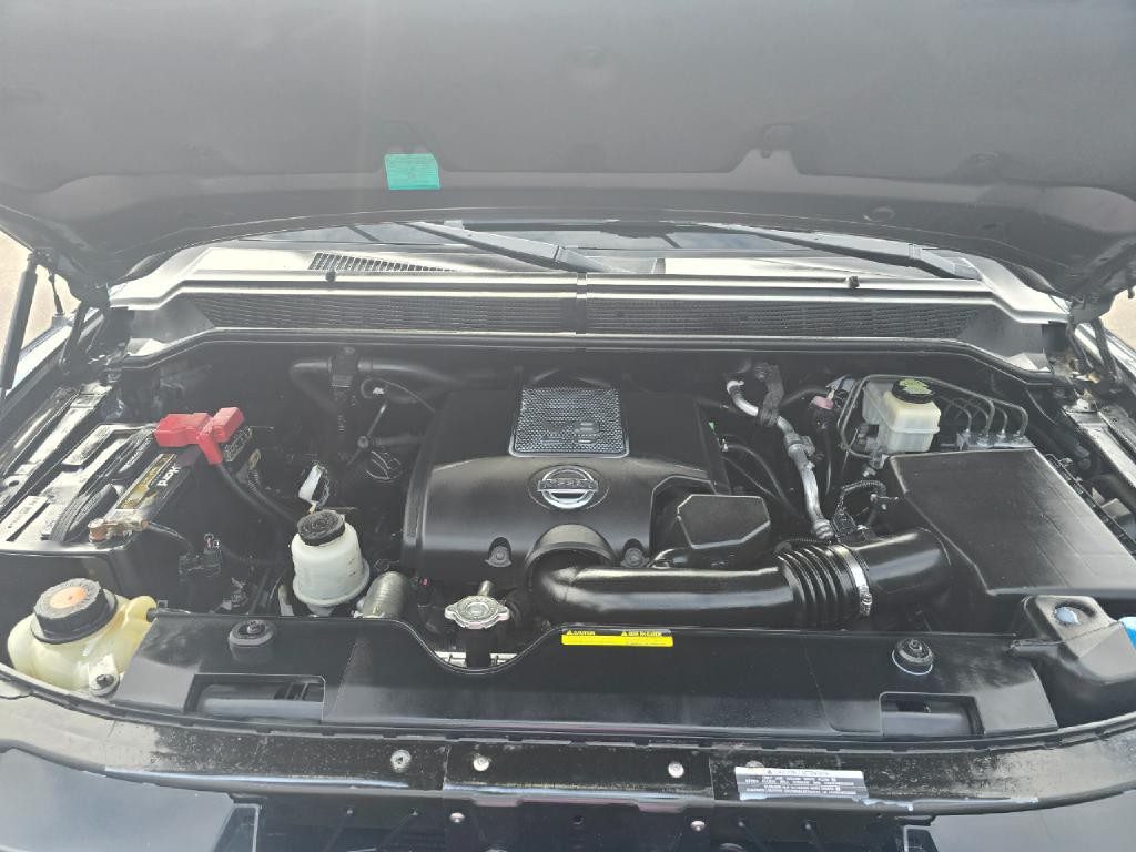 2015 Nissan Titan Image 17