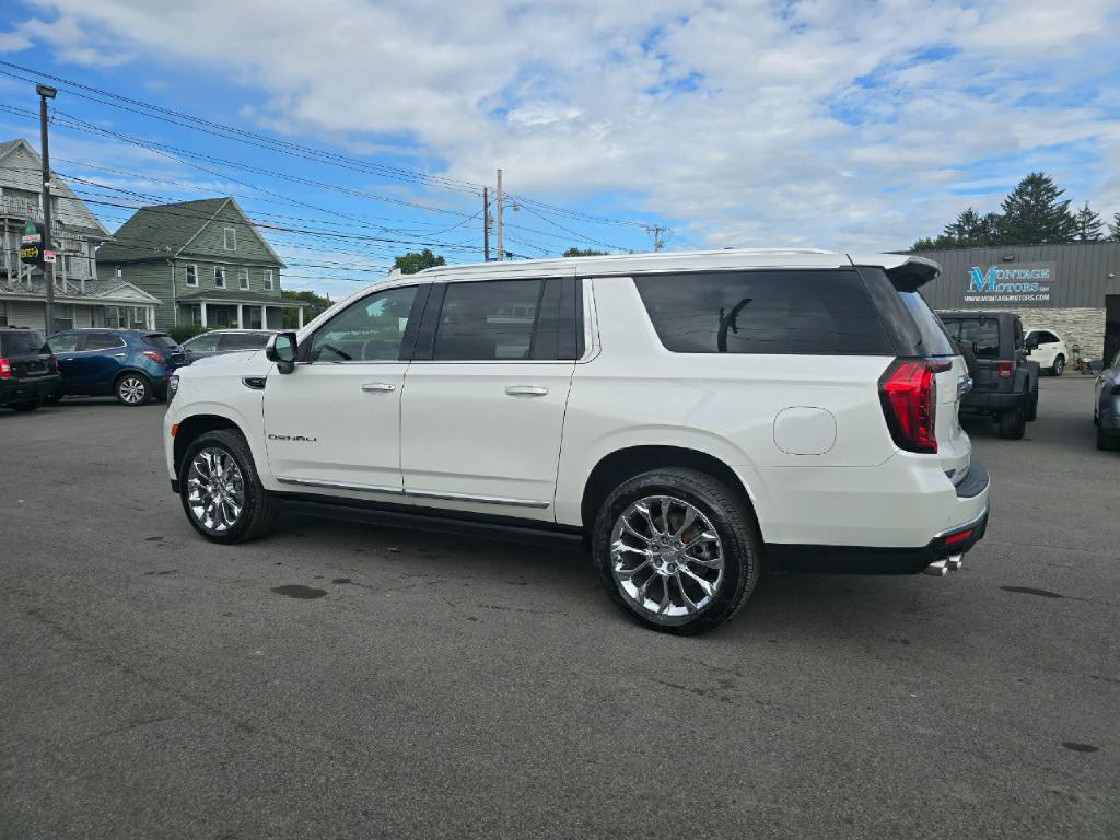 2022 GMC Yukon Image 3