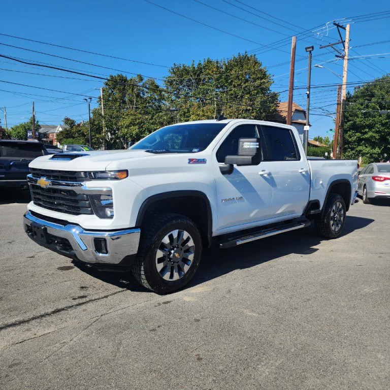 2024 Chevrolet Silverado 1500 Image 2