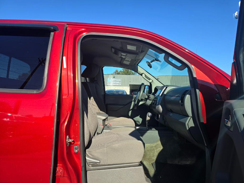 2016 Nissan Frontier Image 13