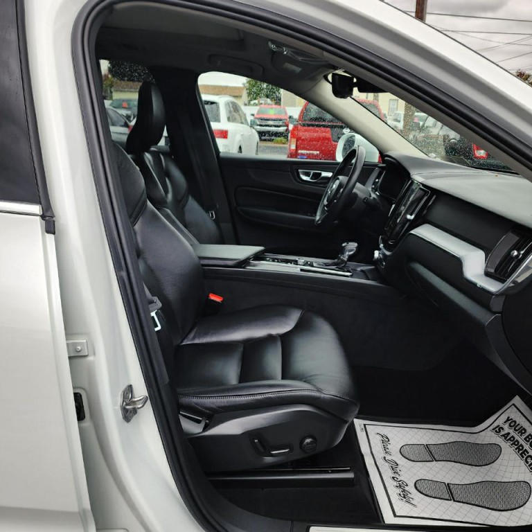 2020 Volvo XC60 Image 14