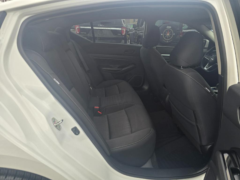 2023 Nissan Altima Image 13