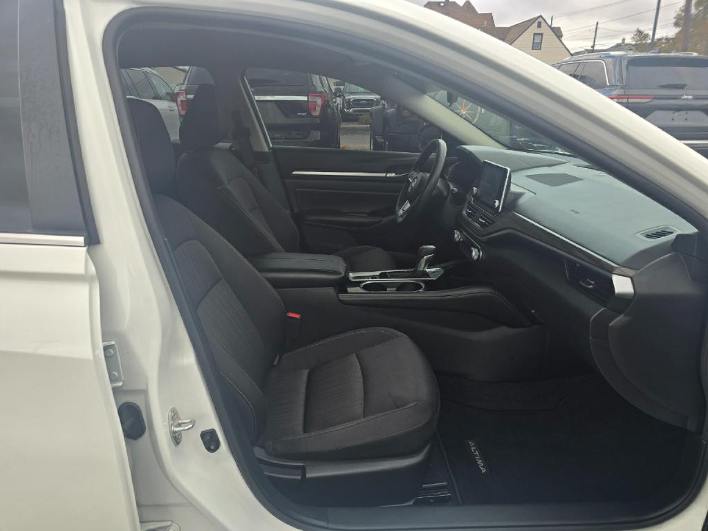 2023 Nissan Altima Image 14