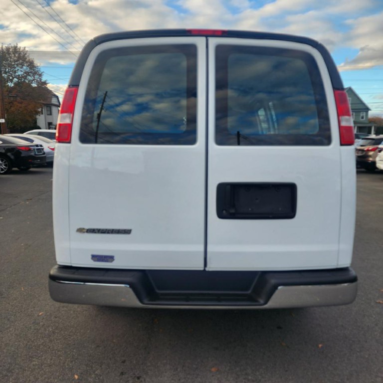 2024 Chevrolet Express Image 15