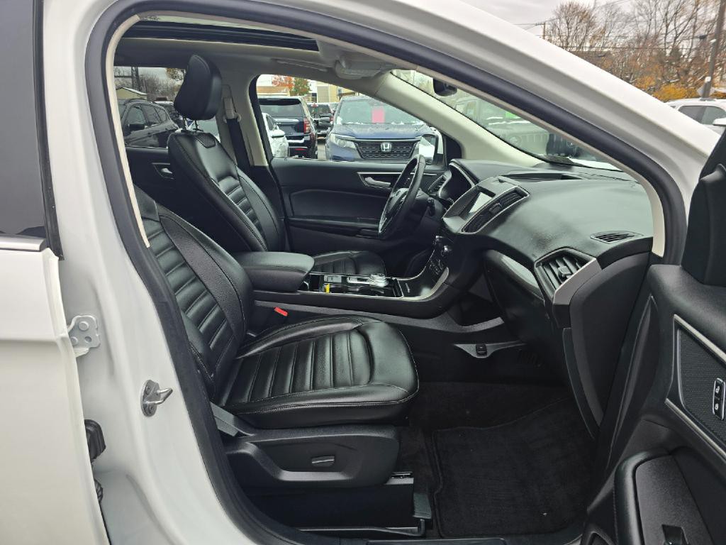2020 Ford Edge Image 16