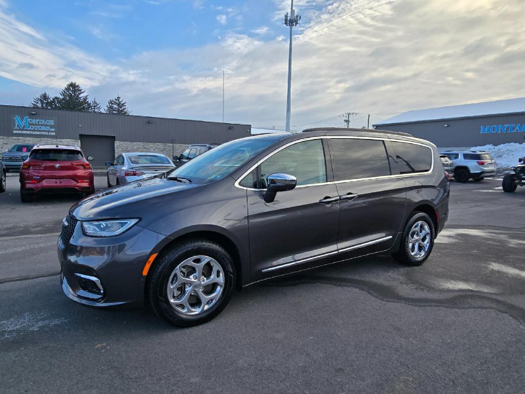 2022 Chrysler Pacifica Image 3