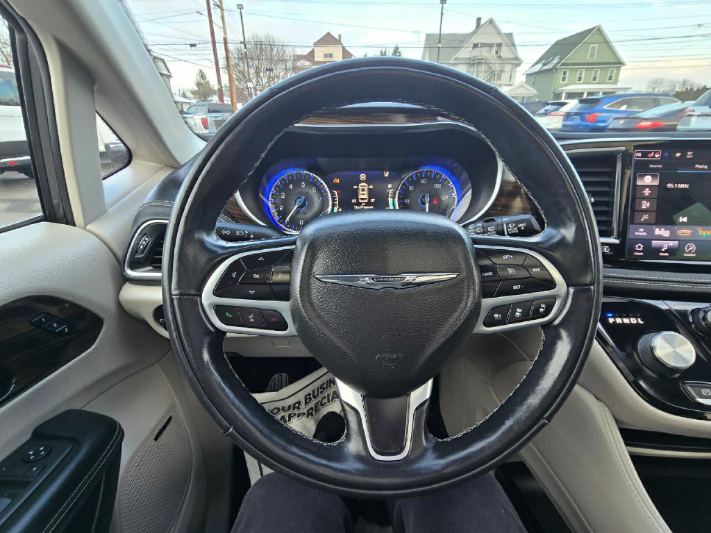 2022 Chrysler Pacifica Image 7
