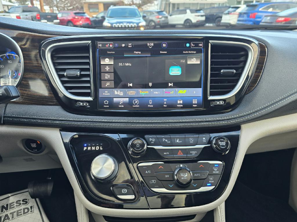 2022 Chrysler Pacifica Image 9