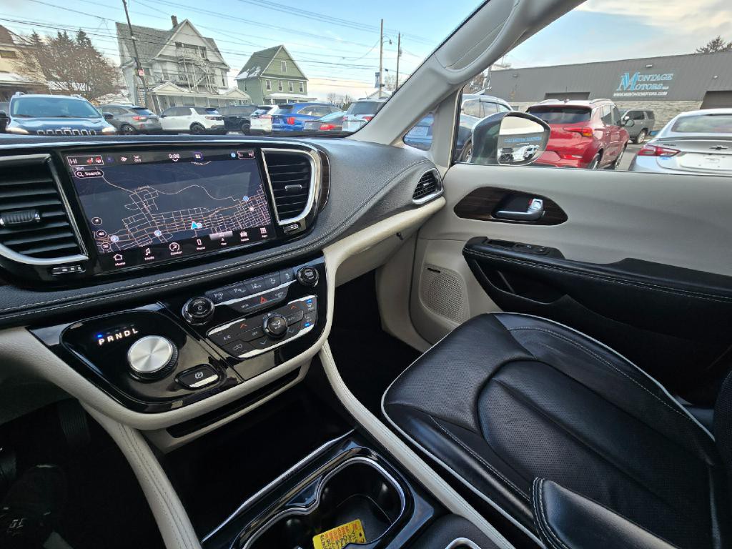 2022 Chrysler Pacifica Image 12