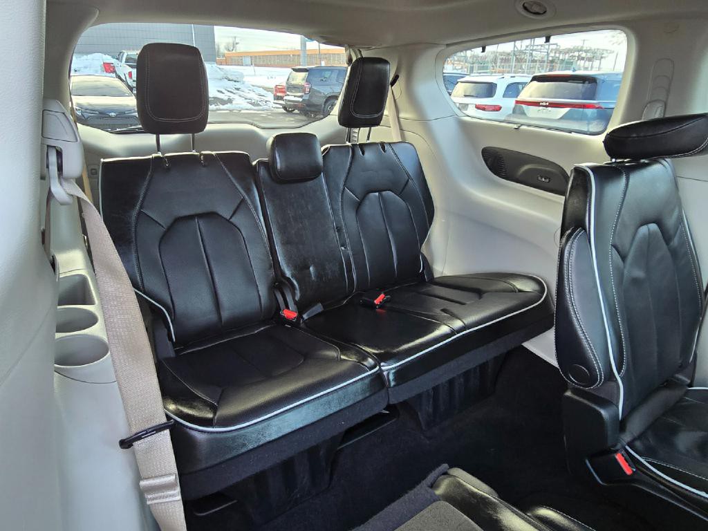 2022 Chrysler Pacifica Image 17