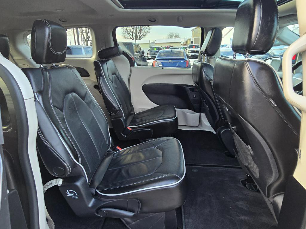 2022 Chrysler Pacifica Image 18
